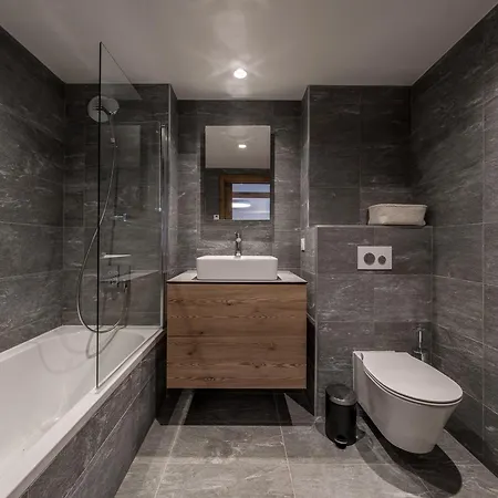 Apartamento Confort&élégance : 3 Chambres, Conciergerie 5* à - Fr-1-613a-39